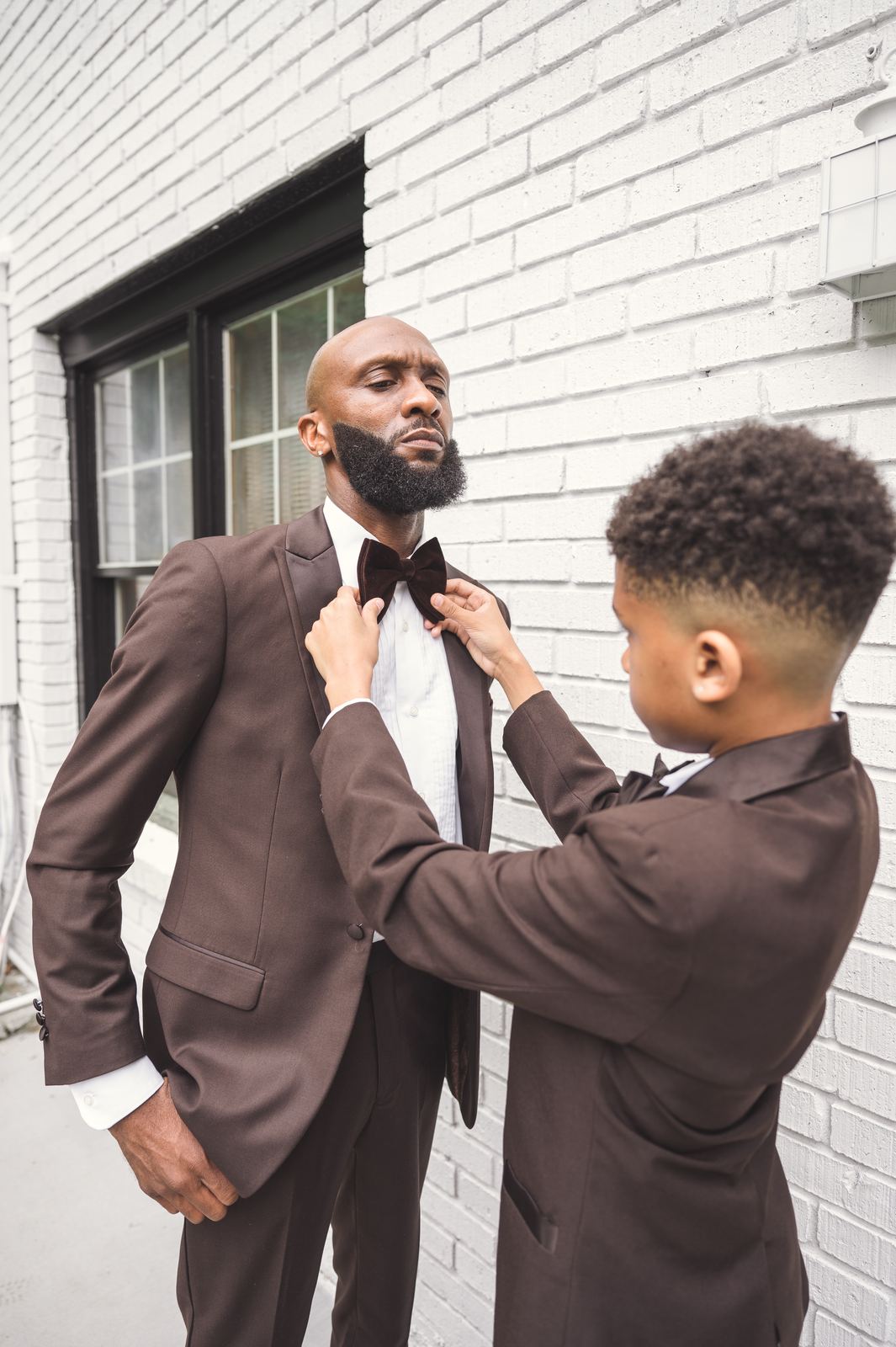 Ritchie's son fixing his bow tie