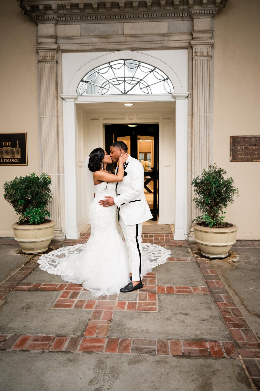 Haley and Kordel kissing in the doorway
