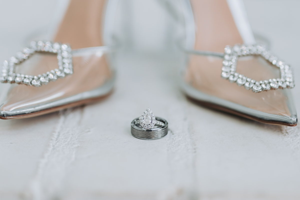 Jeweled heels with the rings between them